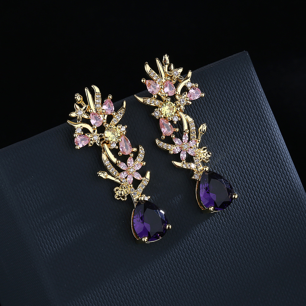 Street Fashion Photography - Pendientes de flores de circonio de