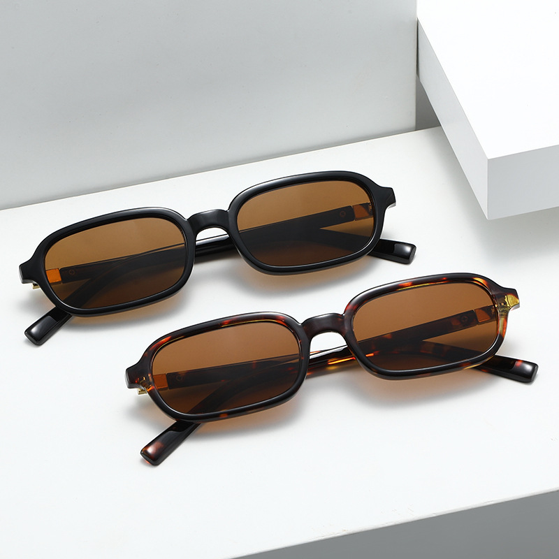 Street Fashion Photography - Nuevas gafas de sol cuadradas pequeñas