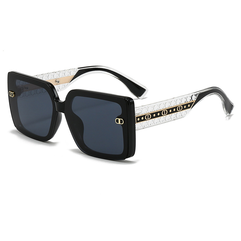 Street Fashion Photography - Gafas de moda con montura grande