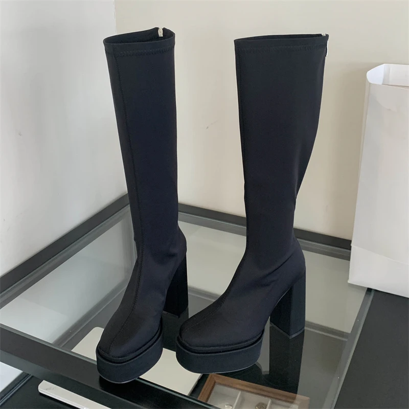 Eilyken, botas hasta la rodill - Street Fashion Rome reseña y precio